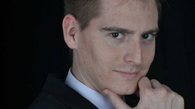 cropped-Businessmanportrait1.jpg